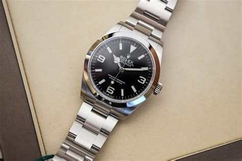 rolex explorer 40 wrist